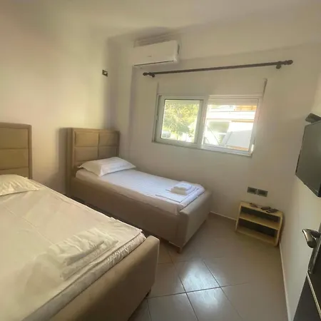 Lägenhet Ladi House *